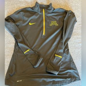 Nike dry fit women’s Minnesota gopher‎ quarters at size medium